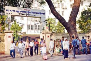 70 inmates from Byculla jail rushed to JJ Hospital with food poisoning