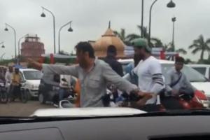 Jackie Shroff plays traffic cop; directs Lucknow traffic. Watch this video