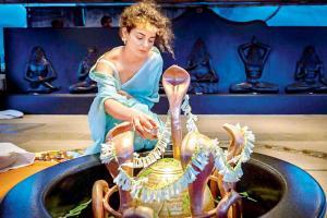 Kangana prays to the Dhyanalinga for Manikarnika's trailer release. See pics