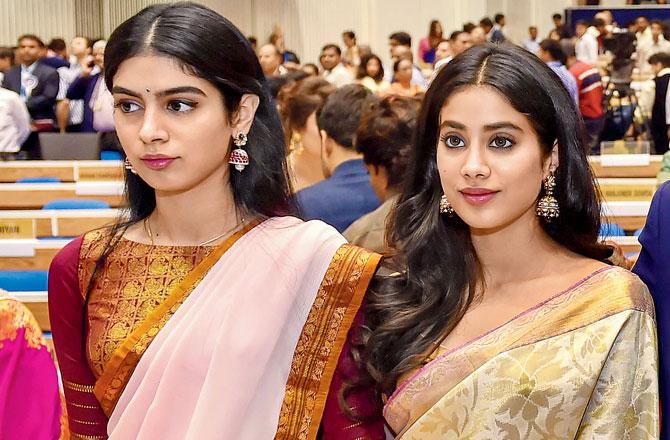 Janhvi with sister Khushi Kapoor