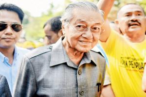 Mahathir Mohamad: Malaysia won't give in to Indian demands over Zakir Naik
