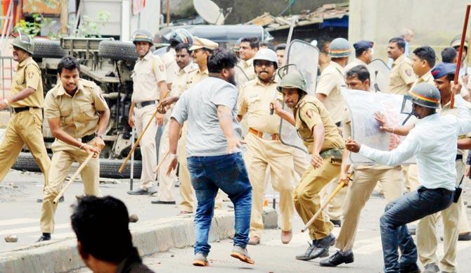 Cops lathicharge agitators at Nitin Company Junction in Thane, after the protest turns violent. Pics/Sameer Markande