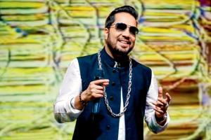 Mika Singh touched by the story of Sabse Smart Kaun contestants