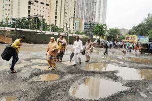 MNS workers storm govt office amid rage over pothole deaths