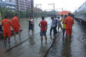 NDRF begins rescue operations for people stranded in rain-hit Vasai