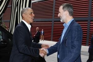 Barack Obama joins Spanish King Felipe VI for museum tour in Madrid