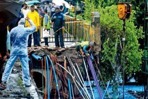 Mumbai Rains: Andheri pedestrian pathway falls under weight of utility wires