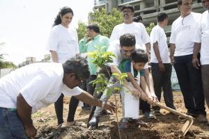 Residents of Ajmera and citizens of Wadala gathered for planting 300-400 trees