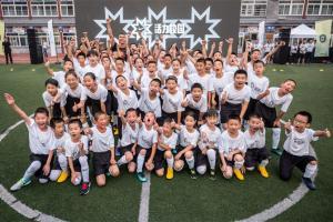 Cristiano Ronaldo surprises visitors at China's Forbidden City