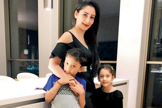 Maanayata Dutt with Kids Shahraan and Iqra