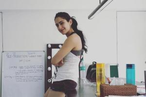 Abhishek Kapoor bids adieu to pataka Sara Ali Khan on the sets of Kedarnath