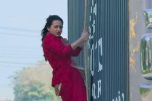 Sonakshi Sinha unveils Happy Phir Bhaag Jayegi trailer