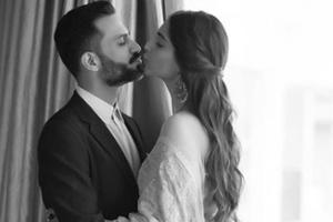 Sonam Kapoor and Anand Ahuja's latest photos are couple goals