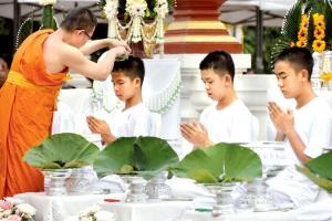 Rescued Thai footballers to be ordained in Buddhist ceremony