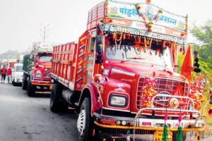 Transport strike: Trucks, buses to go off roads from today across India