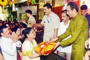 Mumbai: Uddhav Thackeray's birthday celebrated amidst sea of plastic! 