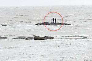 Mumbai: Fishermen rescue three who get stranded in the sea while taking selfie