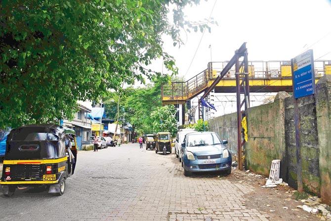 Vile Parle station