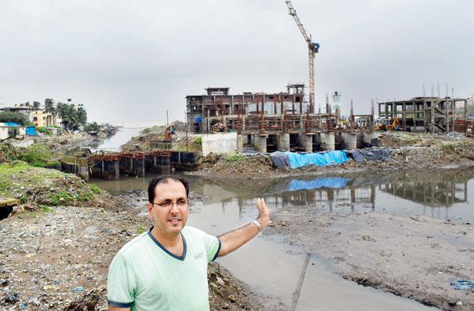Zoru Bhatena says creation of a concrete structure at Guzder pumping station, at Khar Danda, has prevented water from reaching the sea