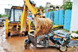 Mumbai: RTO Borivali seizes, destroys 'expired' autos