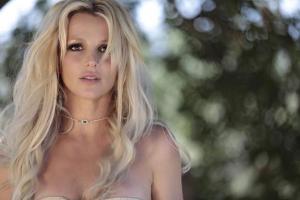 Oops! Britney Spears suffers wardrobe malfunction on stage