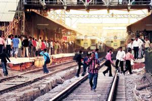 Mumbai: Central Railways set to get 34-kilometer wall to stop track deaths
