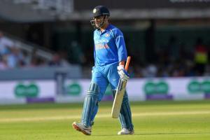 India vs England: MS Dhoni booed by Indian spectators for slow batting
