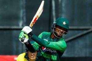 Pakistan beat Australia by six-wickets in T20 tri-series final