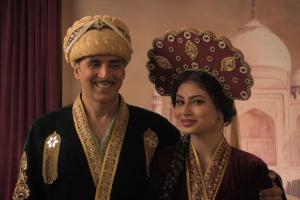 Akshay Kumar praises his Gold co-star Mouni Roy, calls her hardworking