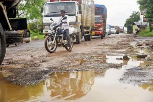 Mumbai: Killer potholes claim two more lives