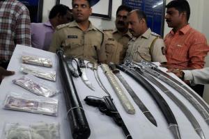 Thane Crime: 5 held with fake notes and weapons in Navghar
