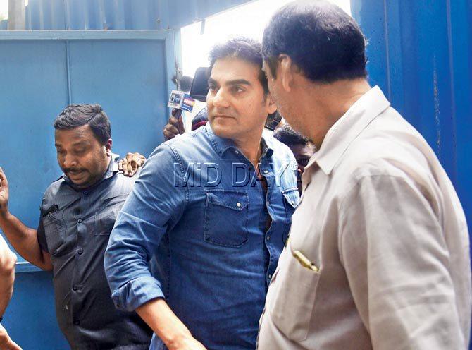 Arbaaz Khan outside Thane Anti Extortion Cell on Saturday. Pic/Sameer Markande