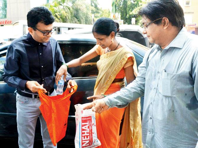 From June 23 onwards, anyone spotted with a plastic bag or other waste will be fined a minimum of Rs 5,000