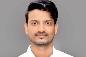 Pune: Man who worked as a waiter to make ends meet clears MPSC exam in 5th attem