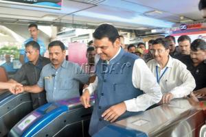  Devendra Fadnavis says single ticket for all modes of transport soon