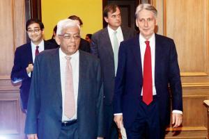 UK and India summit: Philip Hammond delivers closing speech at Col