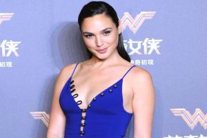 Gal Gadot to reunite with Dwayne Johnson for Red Notice