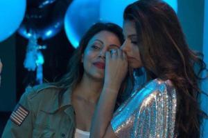 Shah Rukh Khan has special caption for wife Gauri and daughter Suhana's photo