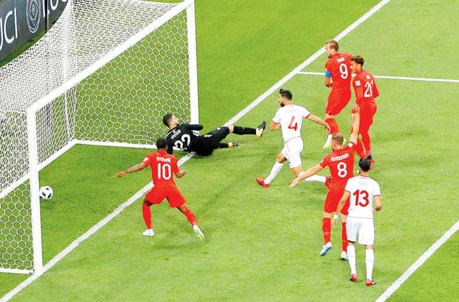 Harry Kane (No. 9) scores England