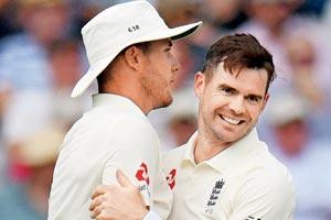 England claim all 10 wickets to restrict Pakistan for 174