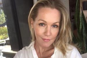 Jennie Garth responds to husband's divorce filing