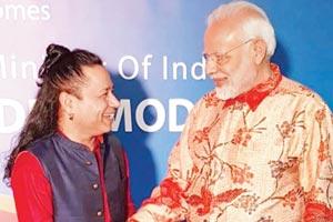 Kailash Kher meets Narendra Modi during Jakarta concert