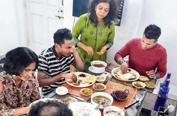 Guests enjoy a Kerala meal at a Marol home