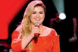 Kelly Clarkson will love her body 'no matter what'
