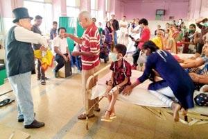 Mumbai: 75-year-old, retiree spread joy to TB patients using magic tricks