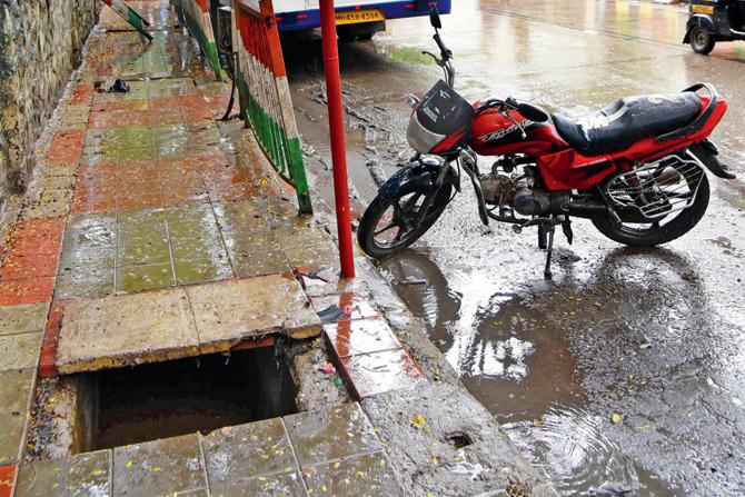 Open drains on Vidyavihar Road in Kurla West.