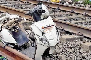 Mumbai: Two men crushed to death by Express train while crossing rail tracks