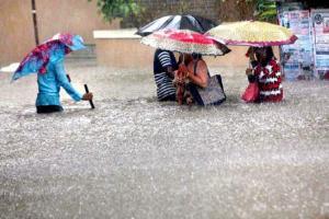 Heavy monsoon hits normal life in Karnataka