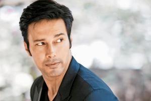 Rajneish Duggal injured while playing volleyball in Bhopal