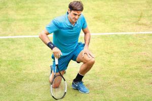 Roger Federer and Novak Djokovic both having a bad day on grass court